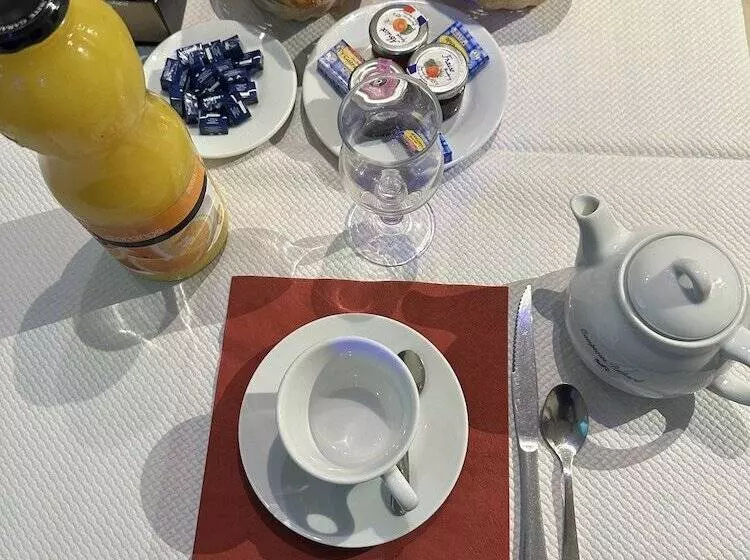 Hotelli Le Mediterraneen Montargis