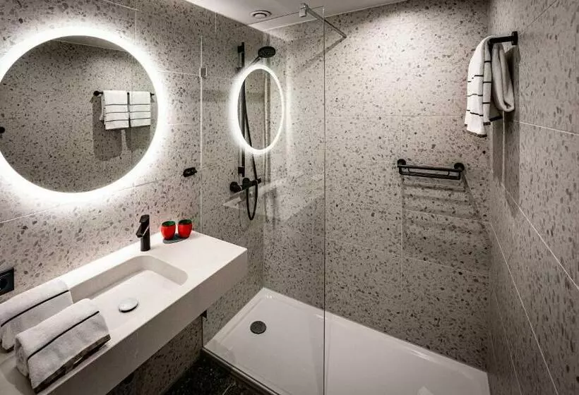 هتل Loginn  Augsburg