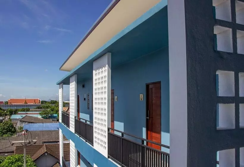 هتل Is Am Are Stay Boutique