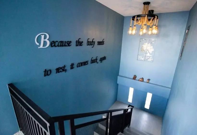 هتل Is Am Are Stay Boutique