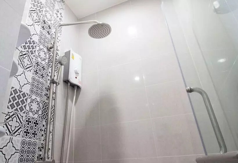 هتل Is Am Are Stay Boutique