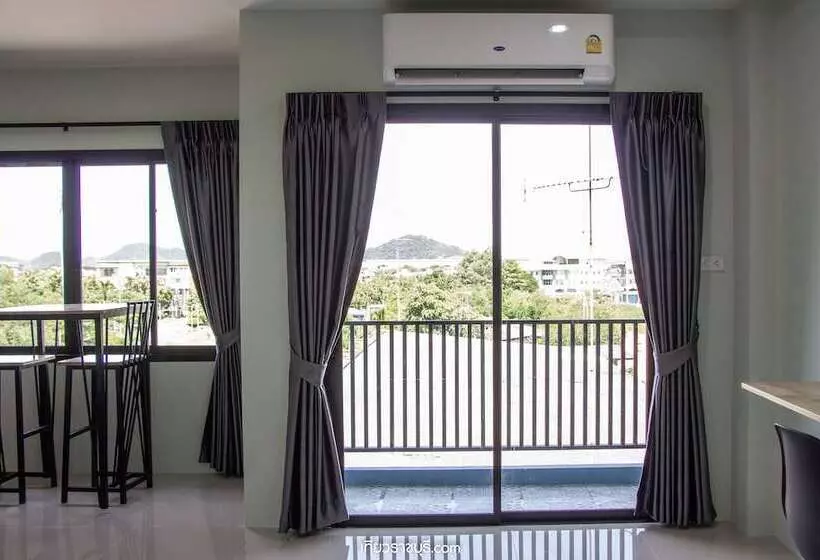 هتل Is Am Are Stay Boutique