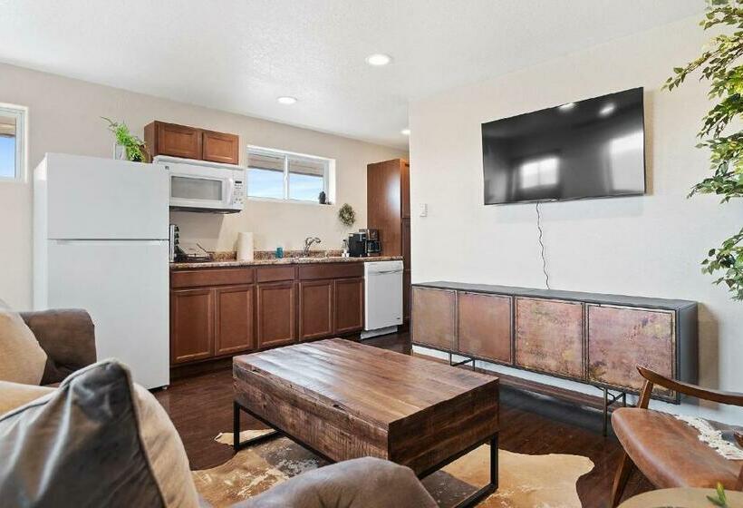 בית מלון כפרי The Loft At Raz Hideaway