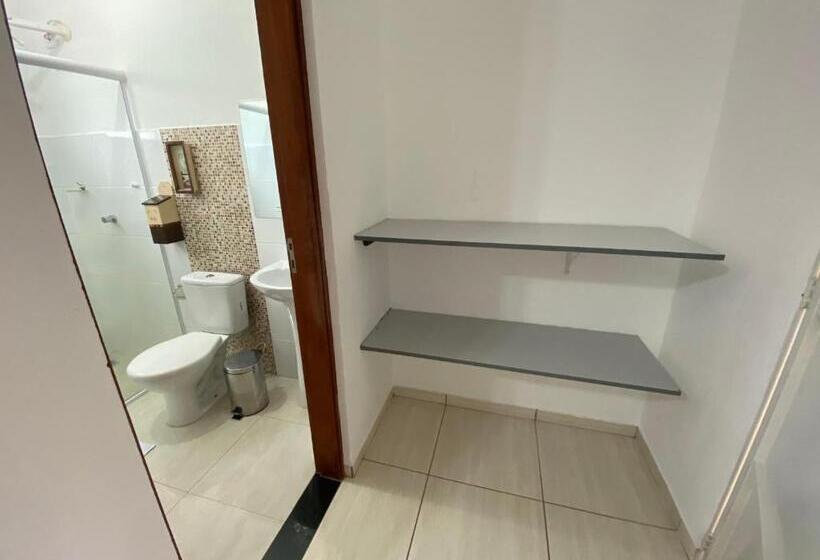 ペンション Família Busca Pé