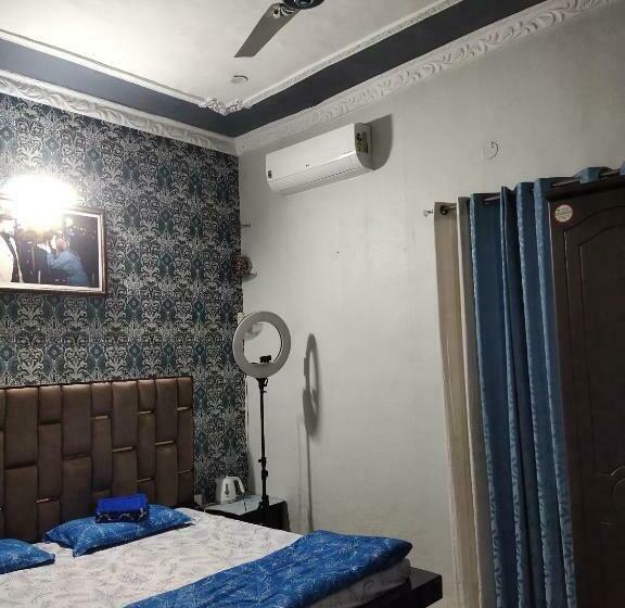 פנסיון Oyo Home 85620 Abhishek Homestay