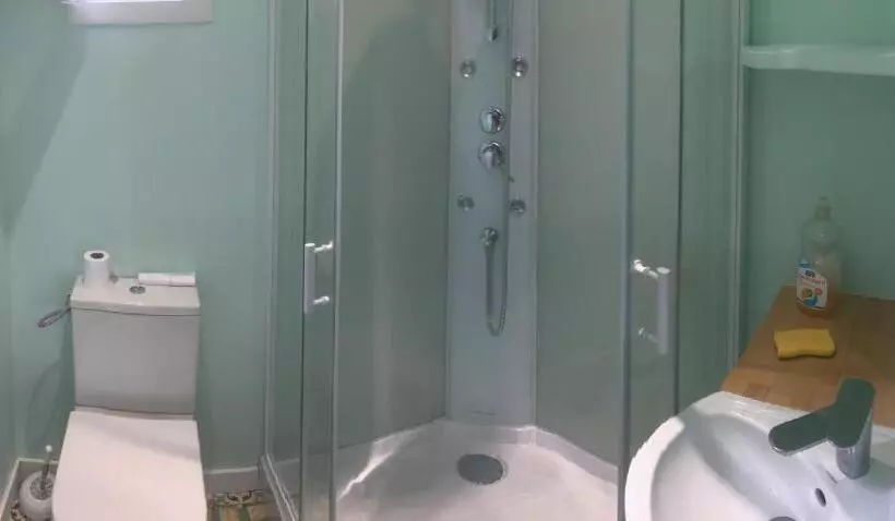 Aamiaismajoitus (B&B) Chambre Studio Indépendante Au Calme Vue Sur Piscine