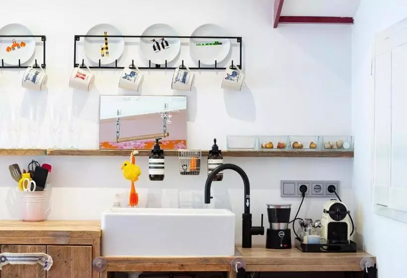 ベッドアンドブレックファースト Flo S Atelier   Family Studio Note Studio Is Adjacent To Flo S Apartment