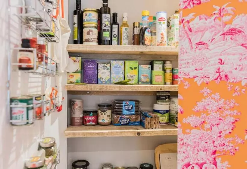ベッドアンドブレックファースト Flo S Atelier   Family Studio Note Studio Is Adjacent To Flo S Apartment