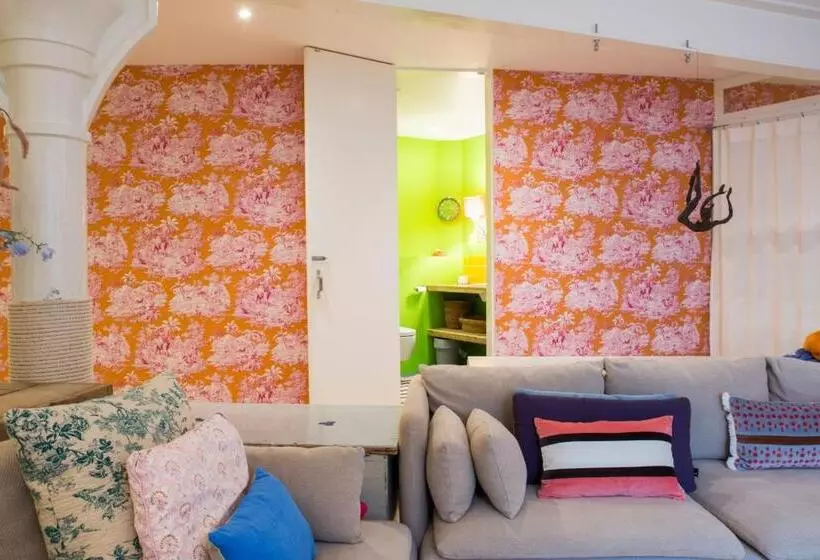 ベッドアンドブレックファースト Flo S Atelier   Family Studio Note Studio Is Adjacent To Flo S Apartment