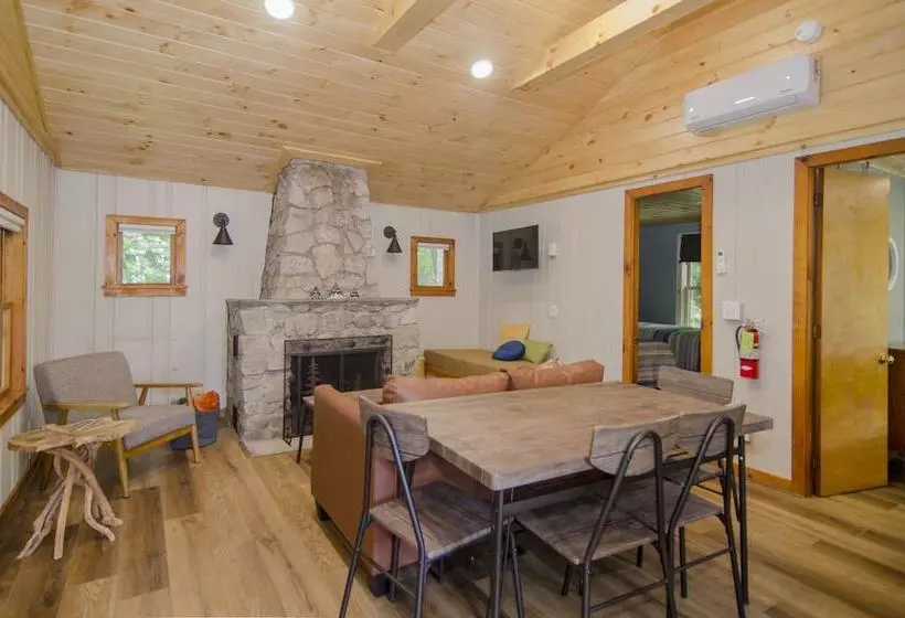 Hotelli Mountain Lake Cottages