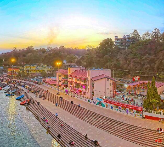 هتل The Neeraj Ganga Heritage Palace