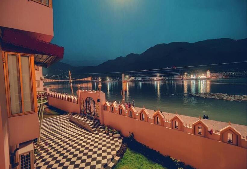 هتل The Neeraj Ganga Heritage Palace