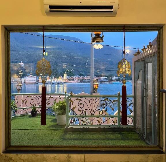 هتل The Neeraj Ganga Heritage Palace