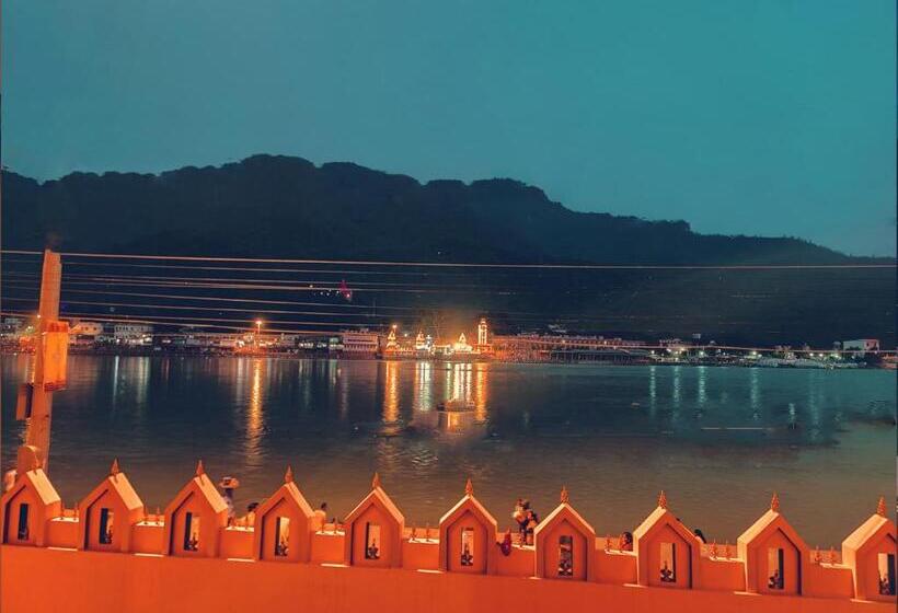 هتل The Neeraj Ganga Heritage Palace