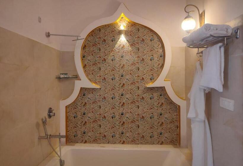 هتل The Neeraj Ganga Heritage Palace