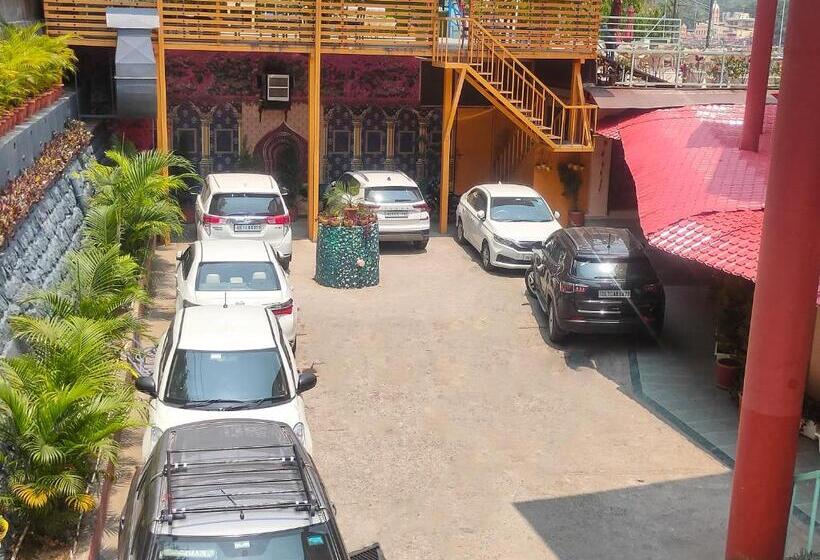 هتل The Neeraj Ganga Heritage Palace