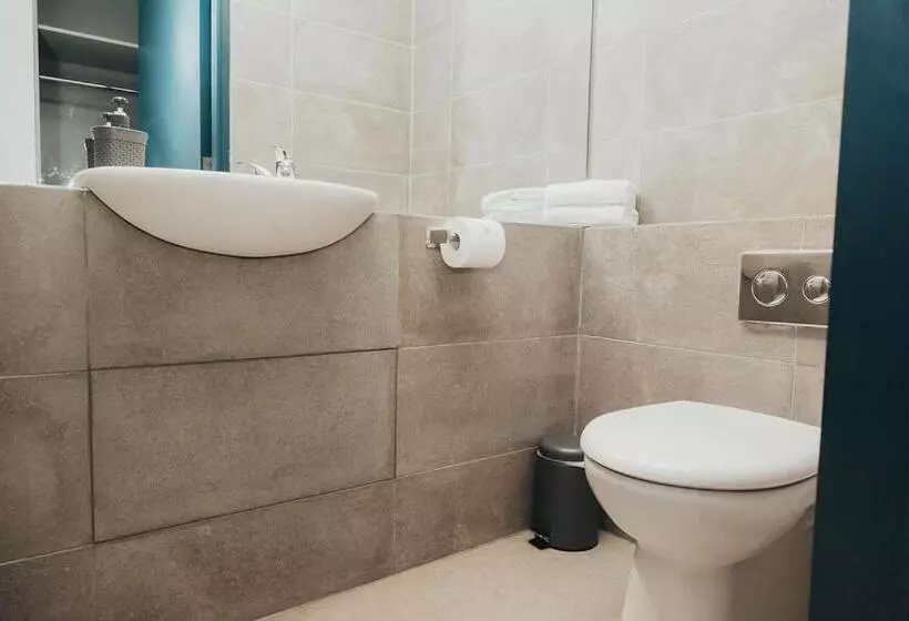 هتل Quarter By The Warren Collection