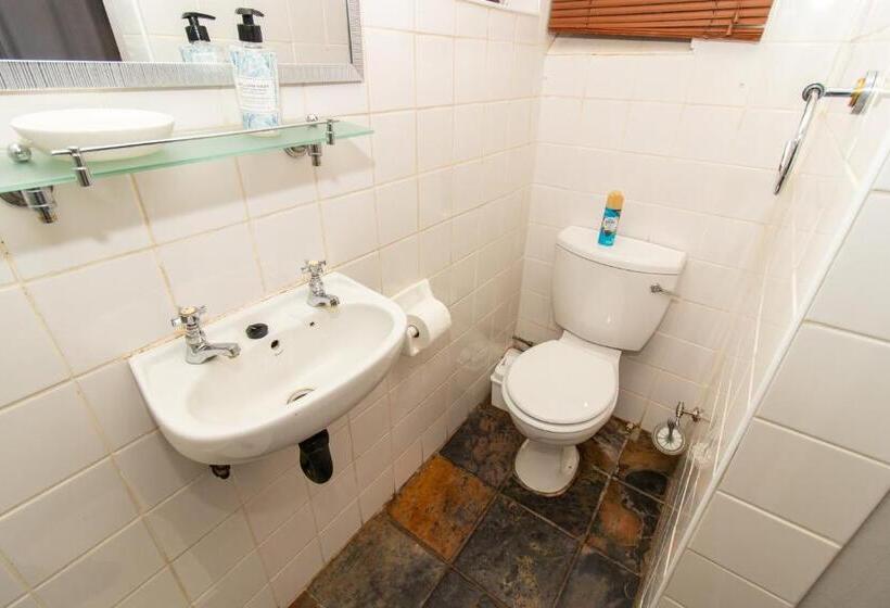 פנסיון Glenmore Guesthouse