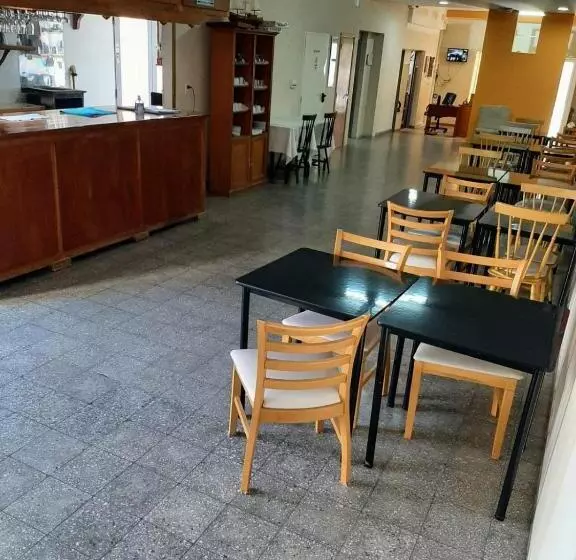 ペンション Lowcost Madryn