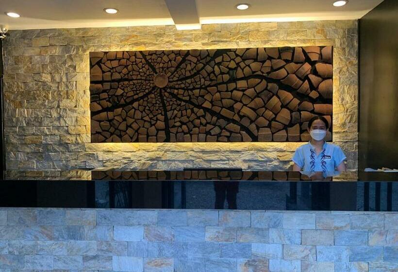 The Henry Resort Taramindu Laiya