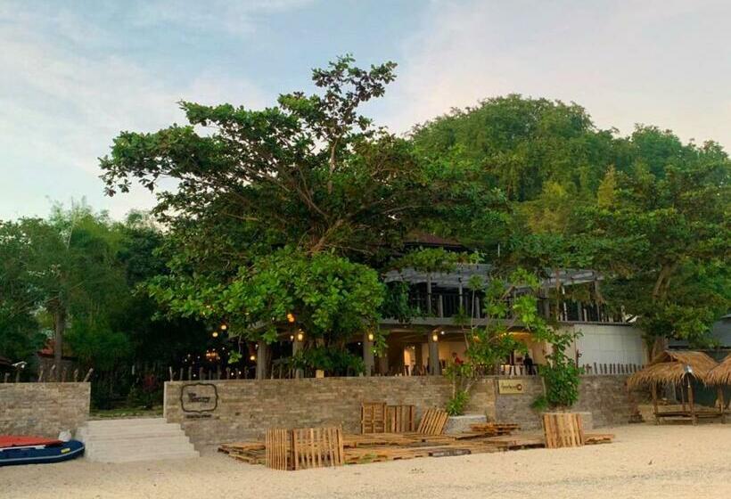 The Henry Resort Taramindu Laiya