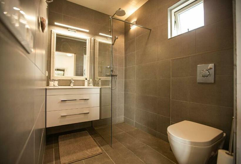 تختخواب و صبحانه Cave Apartment