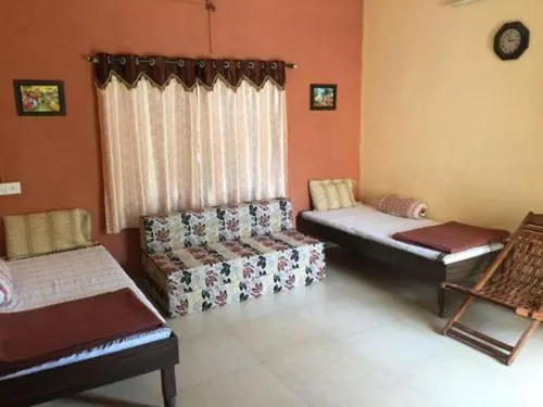 Aamiaismajoitus (B&B) Mtdc Approved Mohiniraj Guest House