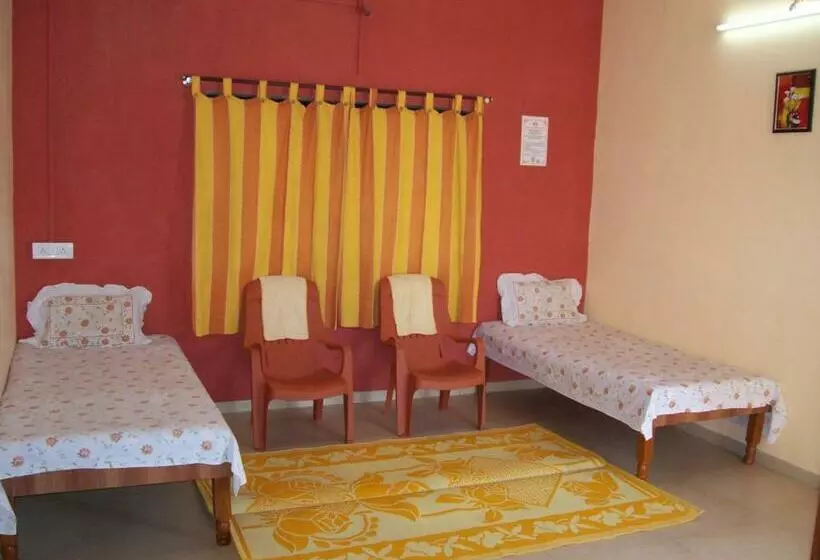 Aamiaismajoitus (B&B) Mtdc Approved Mohiniraj Guest House
