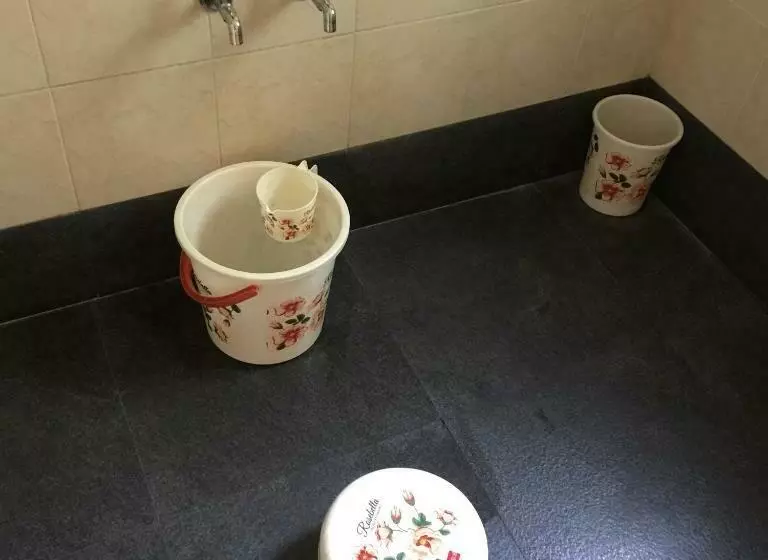 Aamiaismajoitus (B&B) Mtdc Approved Mohiniraj Guest House