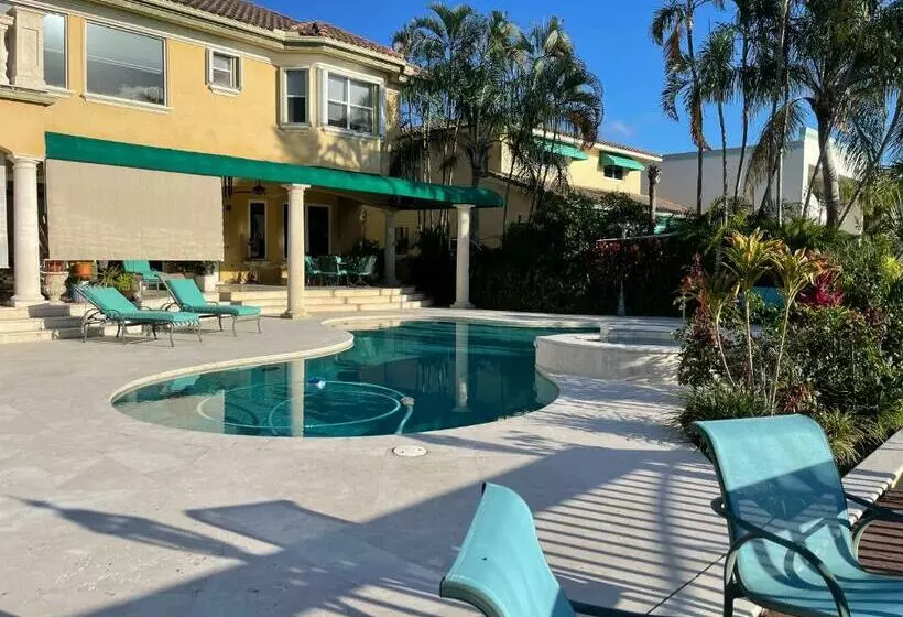 تختخواب و صبحانه Villa Riviera Las Olas