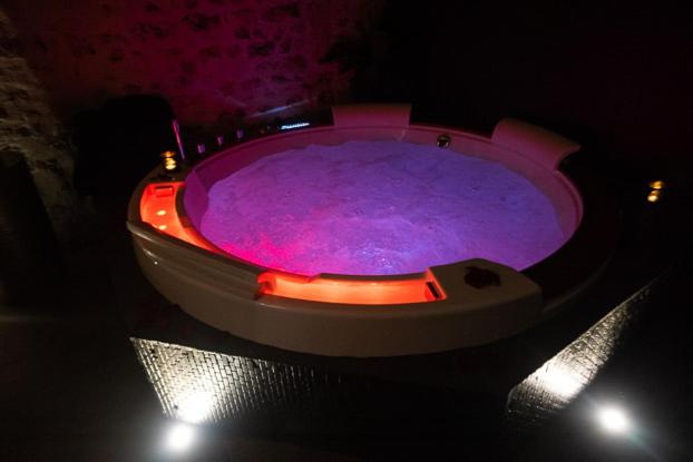 فندق Love Suites & Spa Le Chai Avec Lit Rond