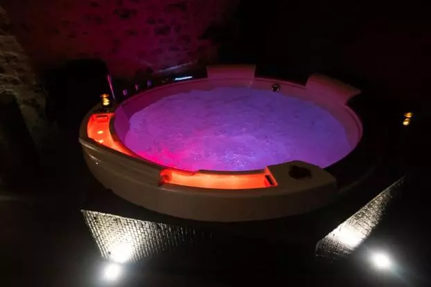 Hotelli Love Suites & Spa Le Chai Avec Lit Rond