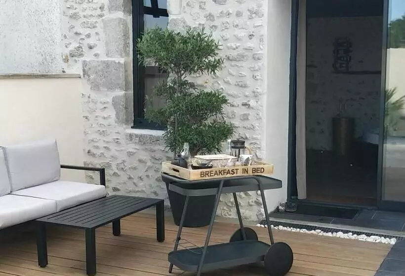 Hotelli Love Suites & Spa Le Chai Avec Lit Rond