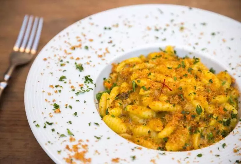 Hotelli Masseria Fortificata Lo Zafferaneto