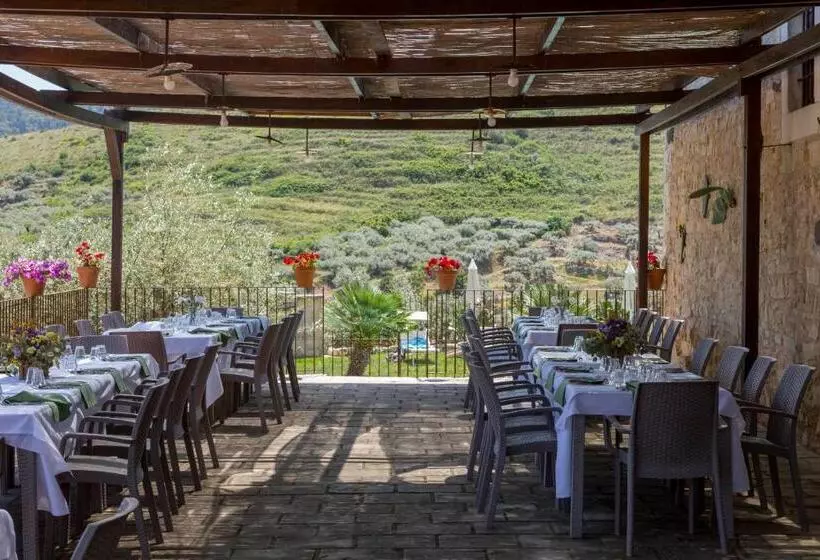 Hotelli Masseria Fortificata Lo Zafferaneto