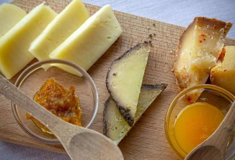 Hotelli Masseria Fortificata Lo Zafferaneto