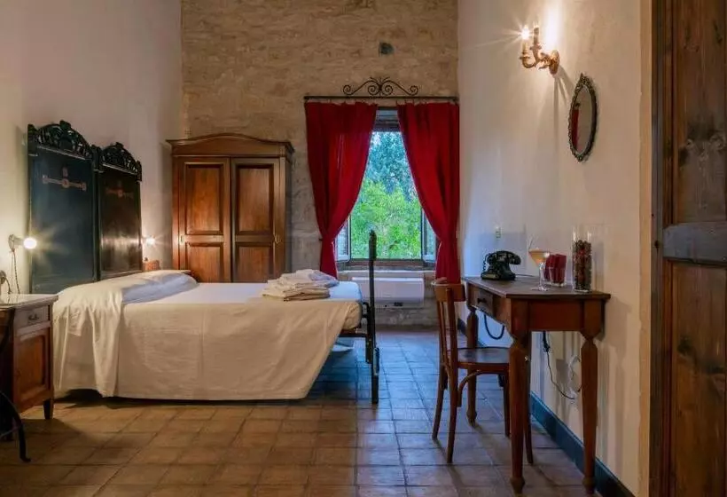 Hotelli Masseria Fortificata Lo Zafferaneto