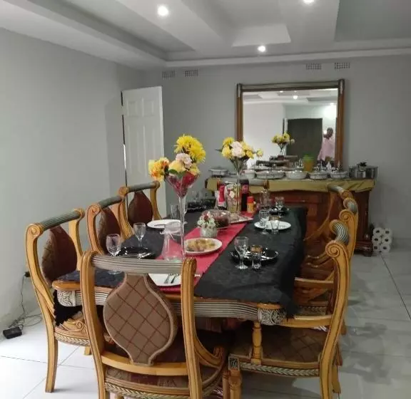 ペンション Eyezulu Guesthouse