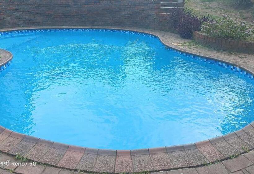 بنسيون Eyezulu Guesthouse