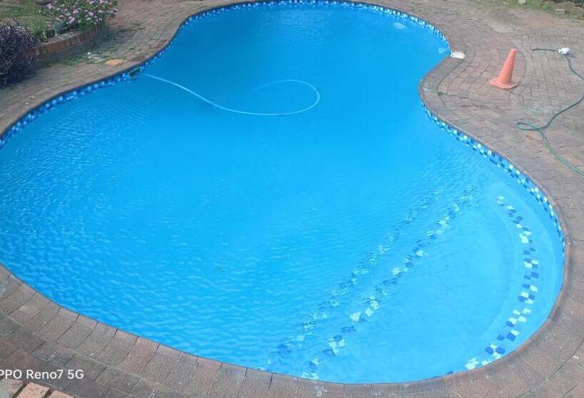 بنسيون Eyezulu Guesthouse