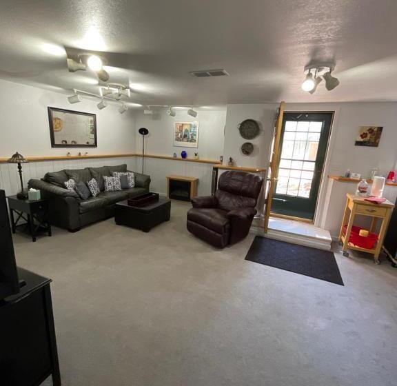 بنسيون On The Divide