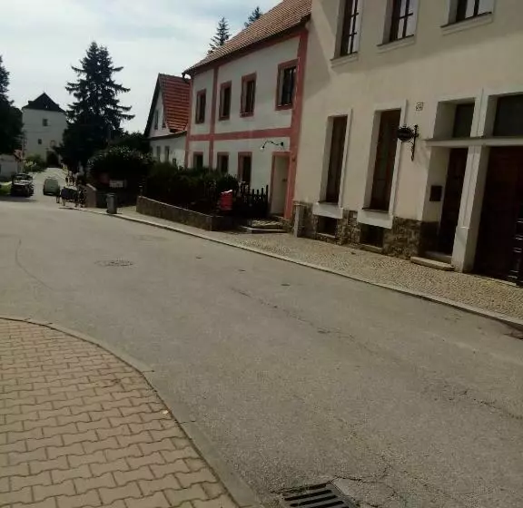 Majatalo Ubytování U Hradu