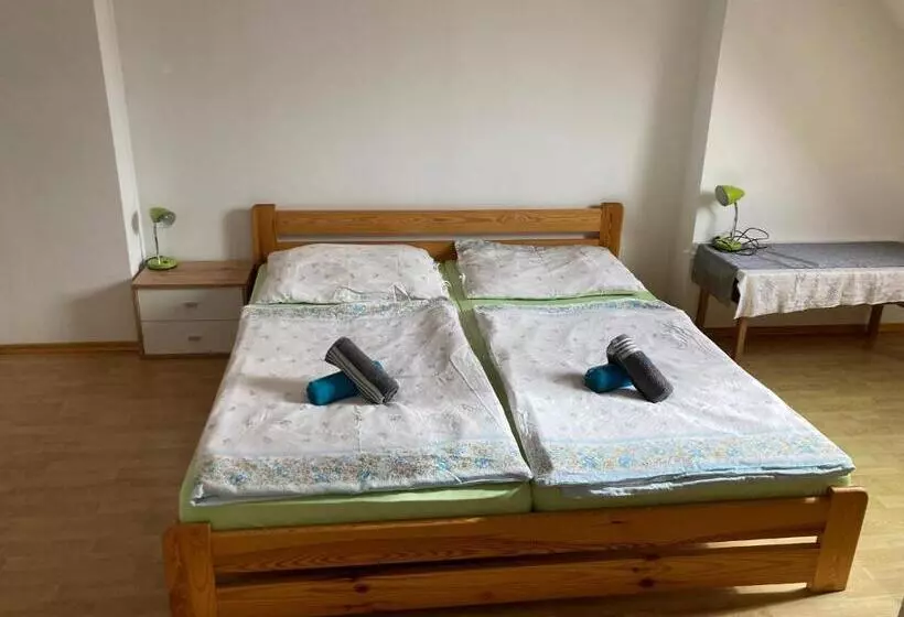 Majatalo Ubytování U Hradu