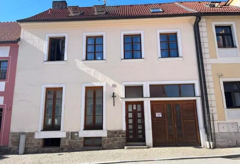 Majatalo Ubytování U Hradu