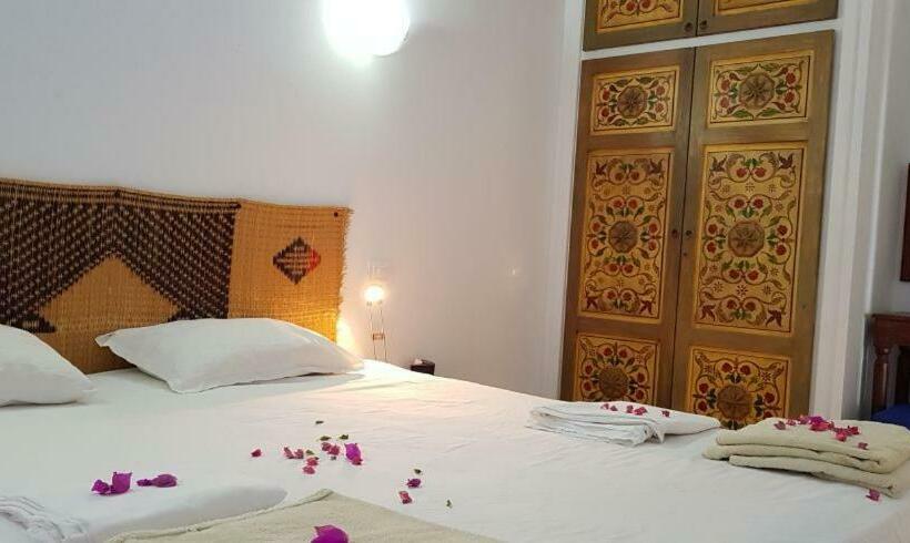 بنسيون Villa Yasmine Diar Maamoura