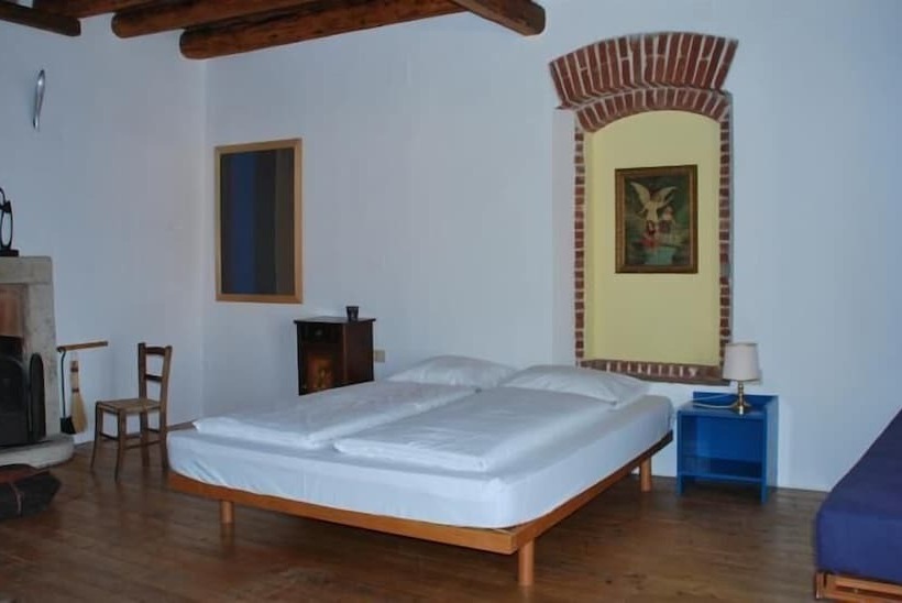 تختخواب و صبحانه La Tinassara