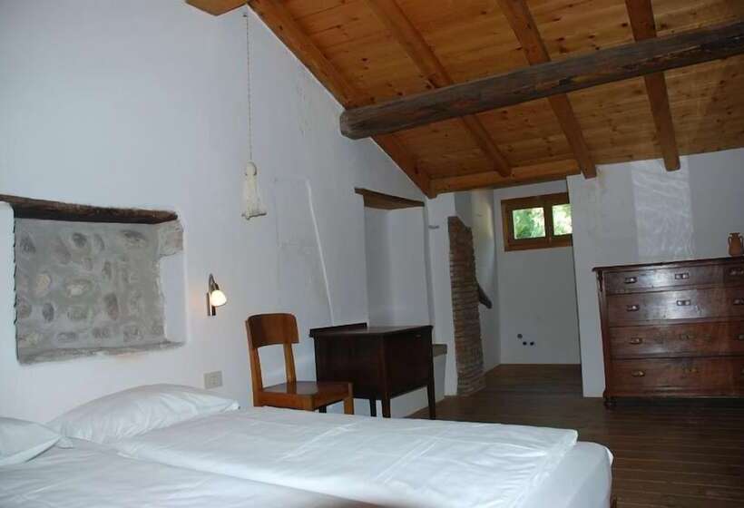 تختخواب و صبحانه La Tinassara