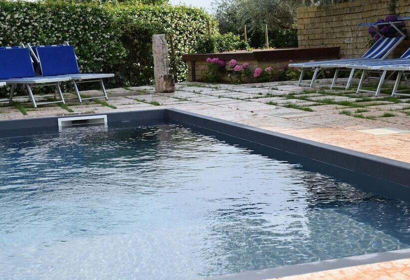 تختخواب و صبحانه La Tinassara