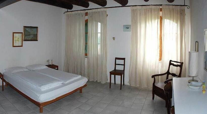 تختخواب و صبحانه La Tinassara