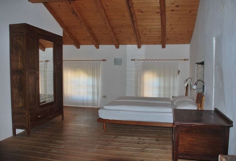 تختخواب و صبحانه La Tinassara